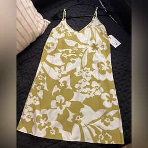 NWT Billabong dress , moss and white floral